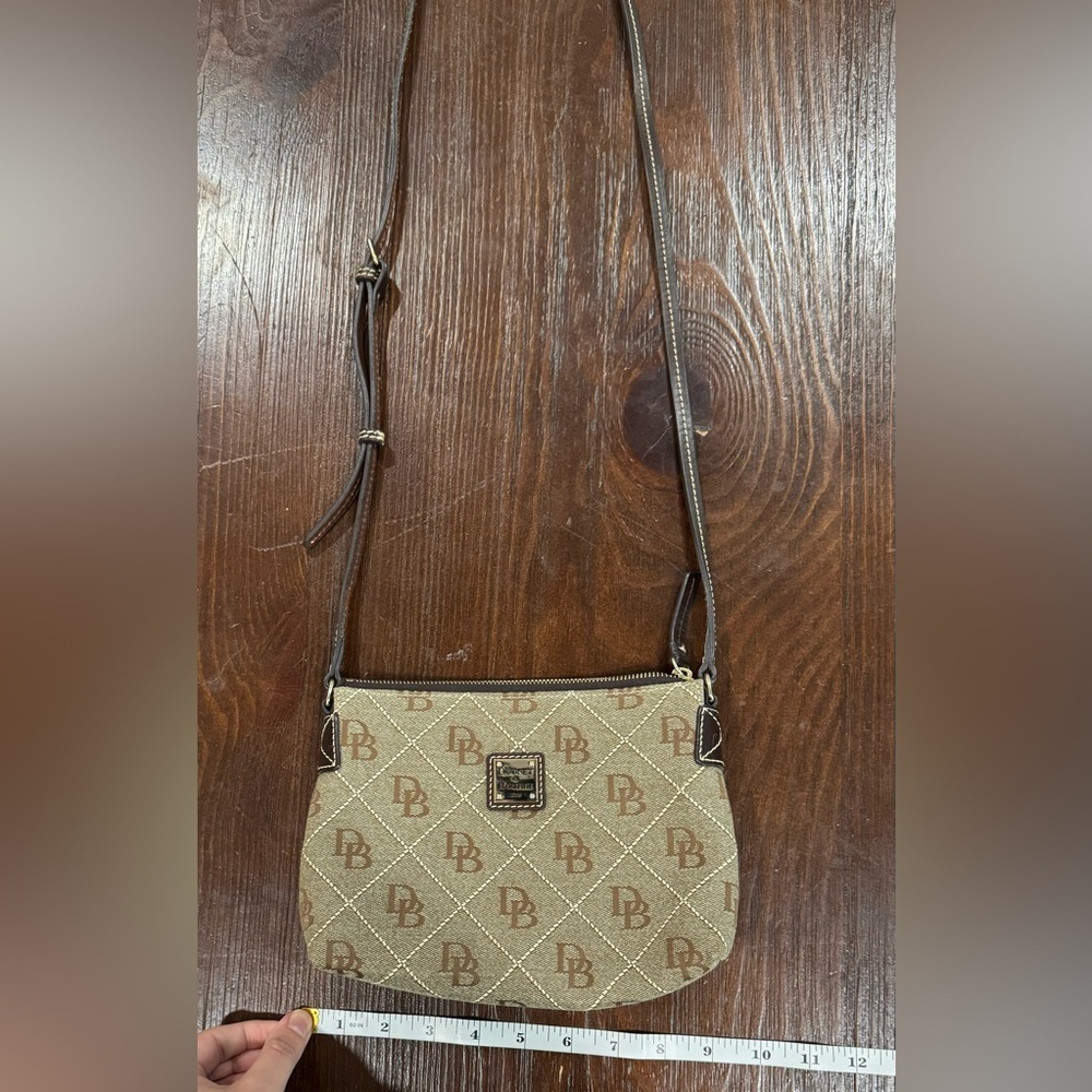 Dooney and Bourke Vintage Monogram Crossbody LNC - Picture 5 of 7